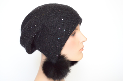 Шапка Визио с помпонами и пайетками
