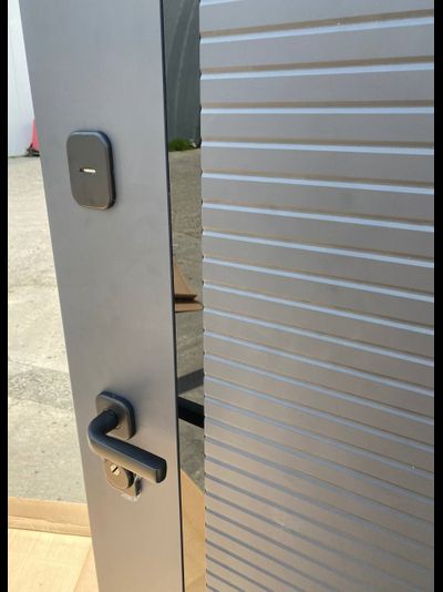 I-DOORS (РОССИЯ).  СТАЛЬ 1,5 мм/ ТРЕХКОНТУРНАЯ/ 2МДФ/ ГОРИЗОНТАЛЬ НЕО/ ГРАФИТ-ЭМАЛИТ БЕЛЫЙ/ ПОВЫШЕННАЯ ВЗЛОМОСТОЙКОСТЬ