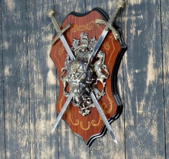 Модель № WP15: панно с двумя мечами, гербом и головой демона