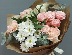 Букет гвоздик, роз и хризантемы "Сюита"