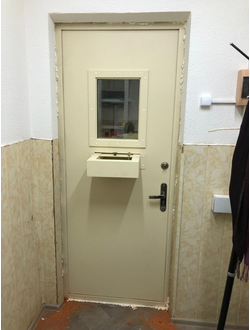 Кассовая дверь с выдвижным лотком в оружейную комнату, кассовые двери в самаре от производителя