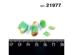 Хризопраз натуральный (необработанный) Казахстан арт.21977: 3,6г - 5шт. россыпь