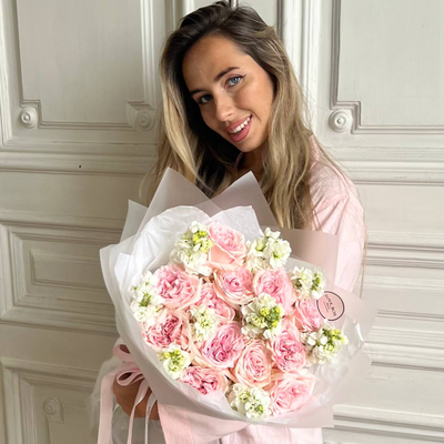 БУКЕТ МИКС ПИОНОВИДНЫХ РОЗ И МАТТИОЛЫ