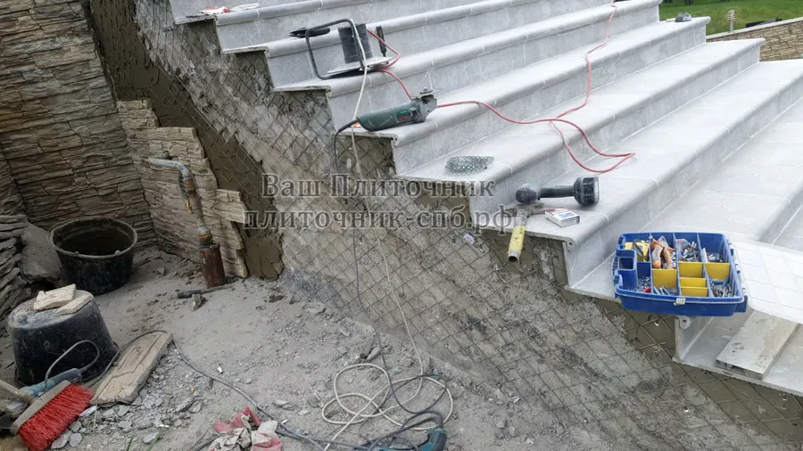 Укладка искусственного камня на сетку