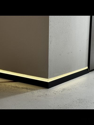 Плинтус Pro Design Corner 570 Анодированный шампань
