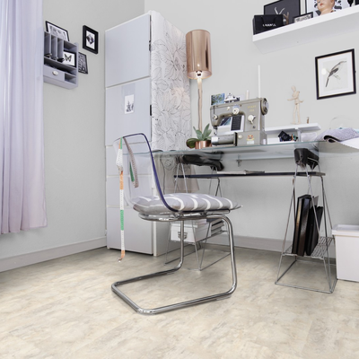 Виниловый пол Wineo 400 Stone Magic Stone Cloudy DB00136 в интерьере медицинского кабинета