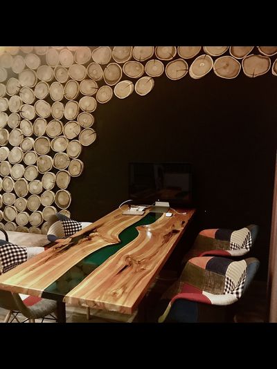 стол река из розовой акации