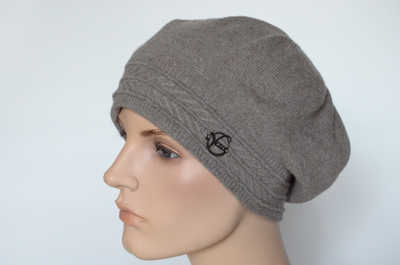 zhenskiy-beret-iz-kashemira-loro-piana-italiya-vizio-orekhoviy