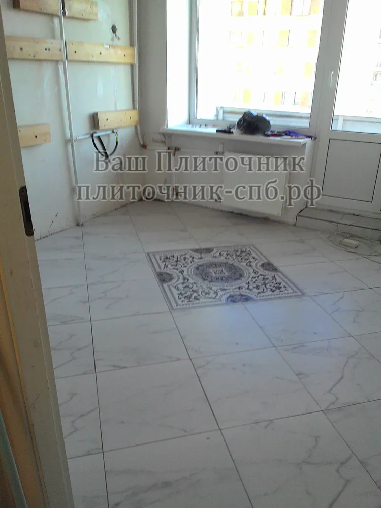 Укладка керамогранита на пол по диагонали с выравниванием на клею.