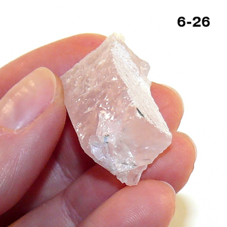 Розовый кварц натуральный (необработанный) №6-26: 8,2г - 28*14*11мм