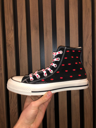 Кеды Converse Chuck Taylor 70 Embroidered Lips высокие черные с губками A01600C вживую