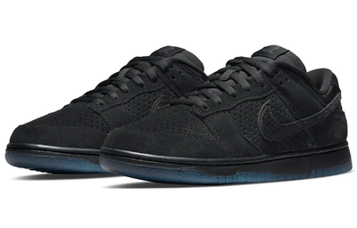 Nike dunk undefeated store