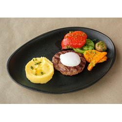 Бифштекс из рубленной говядины с яйцом пашот