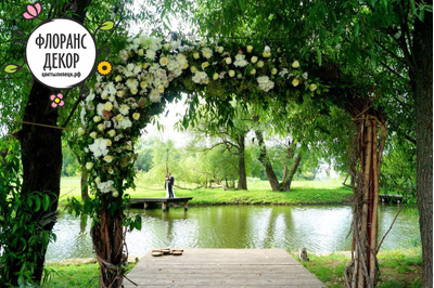 Свадебная арка с цветами