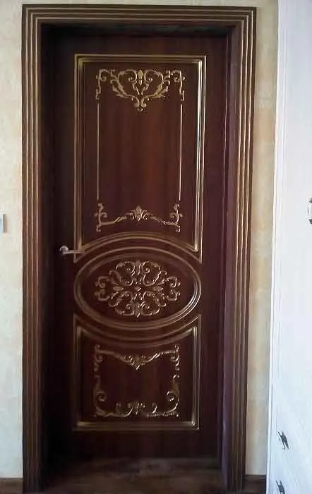 Дверь с золотой патиной "Барокко"