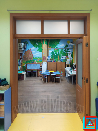 МДФ перегородка-гармошка с фрамугой из 3-х створок