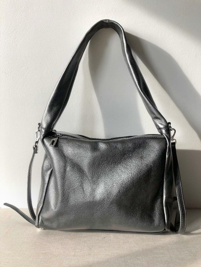 (АРТИКУЛ: 10122/1/5) СУМКА, СРЕДНЕГО РАЗМЕРА, НАТУРАЛЬНАЯ КОЖА, СЕРАЯ С НЕБОЛЬШИМ БЛЕСКОМ, ДВА ОТДЕЛЕНИЯ, ЧЕРЕЗ ПЛЕЧО