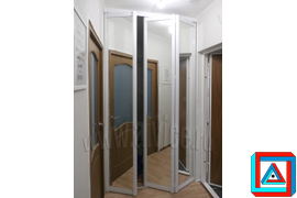 Дверной блок из 2-х складных и 1-ой распашной створки