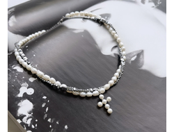 Чокер из Жемчуга и Гематита с подвеской крестик