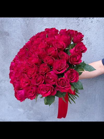 Букет красных роз 51 шт
