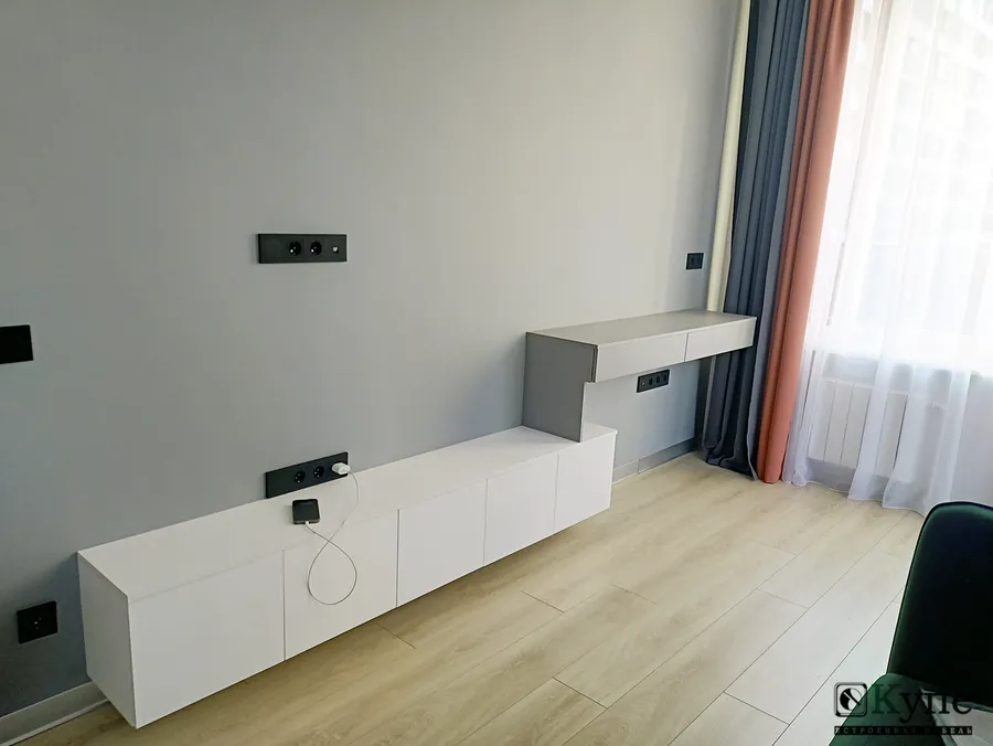 022 Подвесная тумба для ТВ и столик