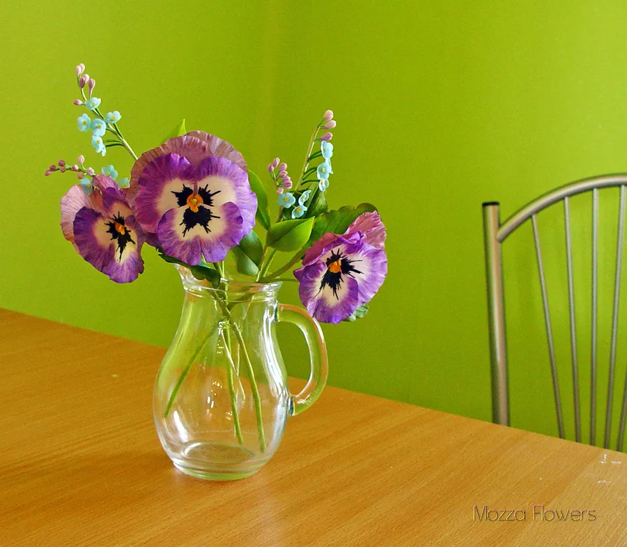 Букет "Анютки-незабудки".