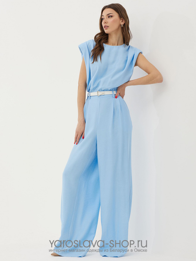Комбинезон женский голубого цвета под пояс