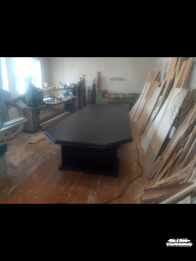 Раздвижной стол из дерева