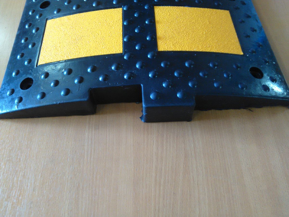 искусственная дорожная неровность