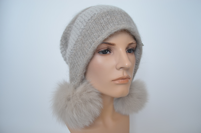 Итальянская шапка с помпонами