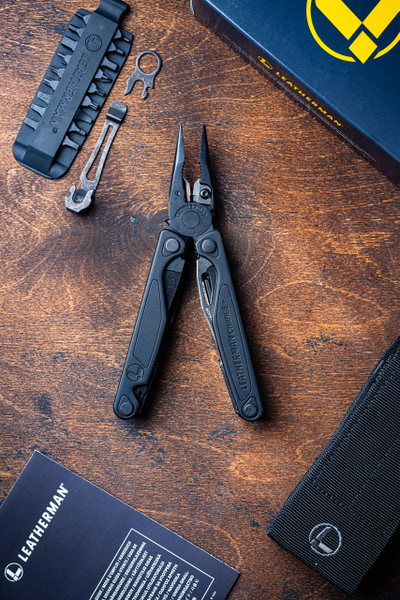 Leatherman Charge + черный с чехлом на кнопке, клипсой и битами