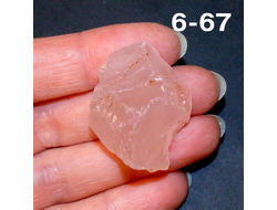 Розовый кварц натуральный (необработанный) Бразилия №6-67: 17,1г - 34*24*21мм