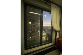 6 камер внутри профиля — многослойная структура снижает теплопотери и повышает жёсткость конструкции.

Монтажная глубина 70 мм — оптимальное сочетание теплоизоляции и прочности.