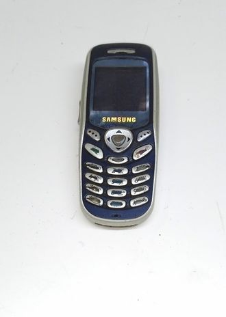 Неисправный телефон Samsung SGH-C200N (нет АКБ, нет задней крышки, не включается)