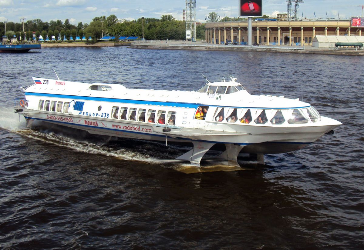 по реке на ракета москва