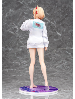 Фигурка 1/7 Тисато Нисикиги (Chisato Nishikigi Oversized Sweatshirt Ver.)