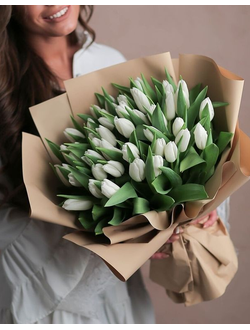 Букет белоснежных тюльпанов