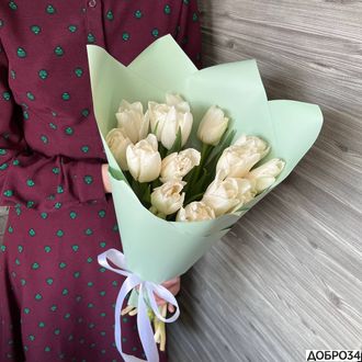 Белые пионовидные тюльпаны «Гиффт»