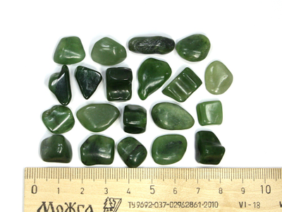 Нефрит, галтовка в ассортименте, Россия (10-15 мм, 1-2 г) №21502