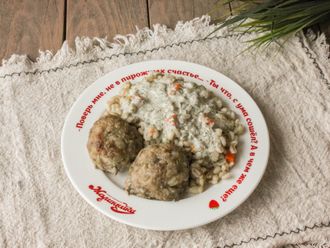 ТЕФТЕЛИ МЯСНЫЕ С ПЕРЛОВКОЙ В СЛИВОЧНОМ СОУСЕ (120/150/50 Г)