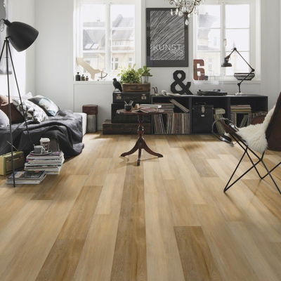 Виниловый пол Wineo 400 Wood Eternity Oak Brown DB00120 в интерьере комнаты