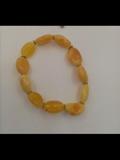 Браслет из натурального янтаря на резинке с бижутерией