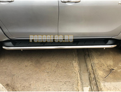 Защита штатного порога d42 для Toyota Hilux 2021-