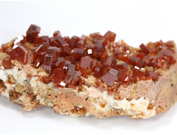 Ванадинит, кристаллы на породе, Марокко (75*37*22 мм, 68 г) №35890