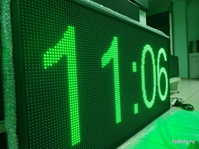 Уличные часы-[88:88]-t-690х1330мм (зеленый)