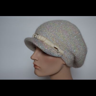 Белая кепка вязаная с разноцветными пайетками Vizio Италия 6997 W