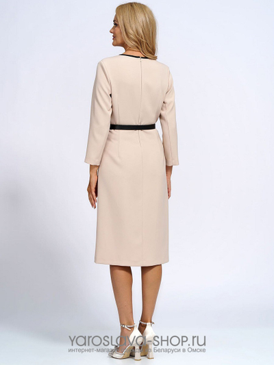 Женское деловое платье в молочном цвете