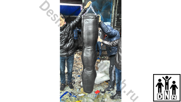 Тpёxceкциoнный боксерский мешок