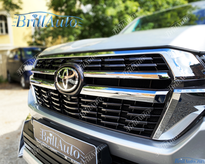 Решетка Toyota Land Cruiser 200 2015-2021 LOUNGE 21