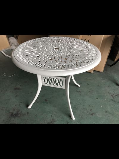 Литой обеденный стол Palermo из алюминия
